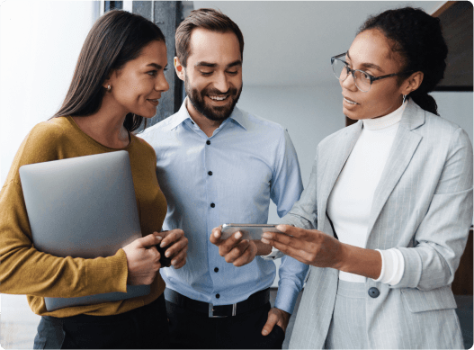 ZoniLive professionals discussing online learning strategies to enhance digital education and engagement